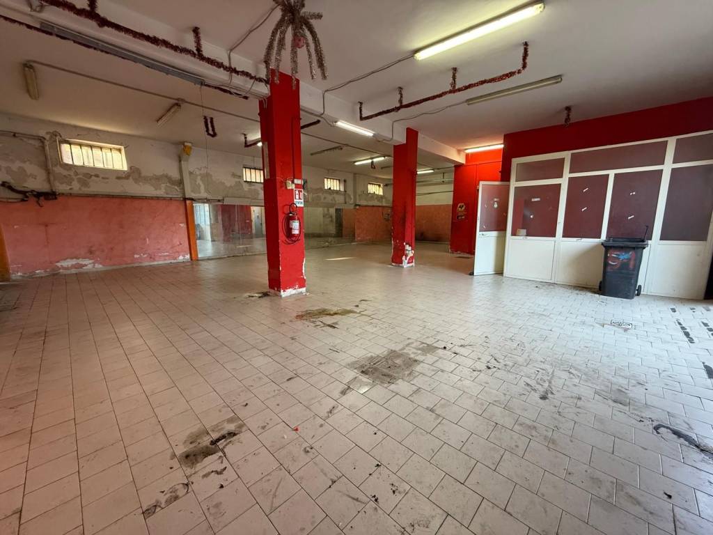 locale commerciale in affitto a Marano di Napoli in zona Centro Città