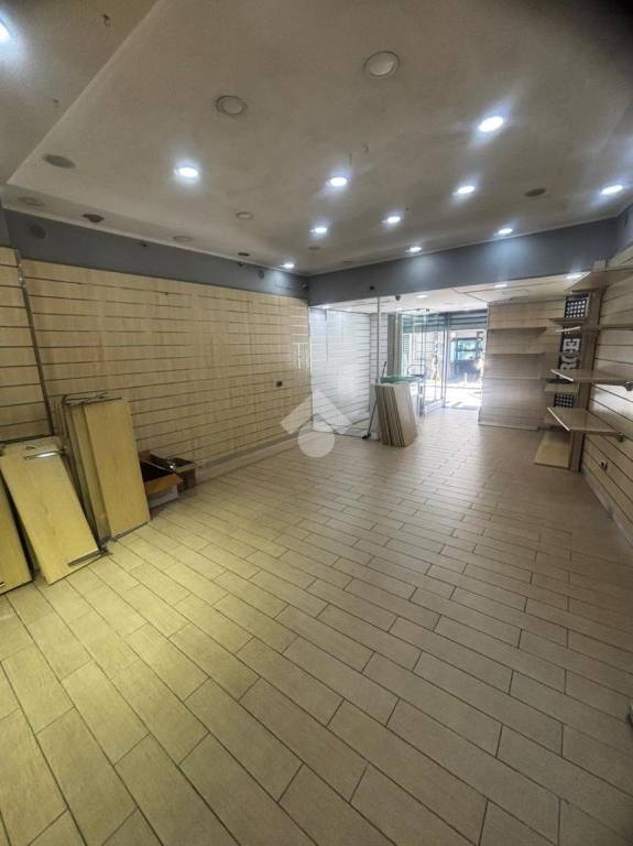 negozio in affitto a Marano di Napoli in zona Centro Città