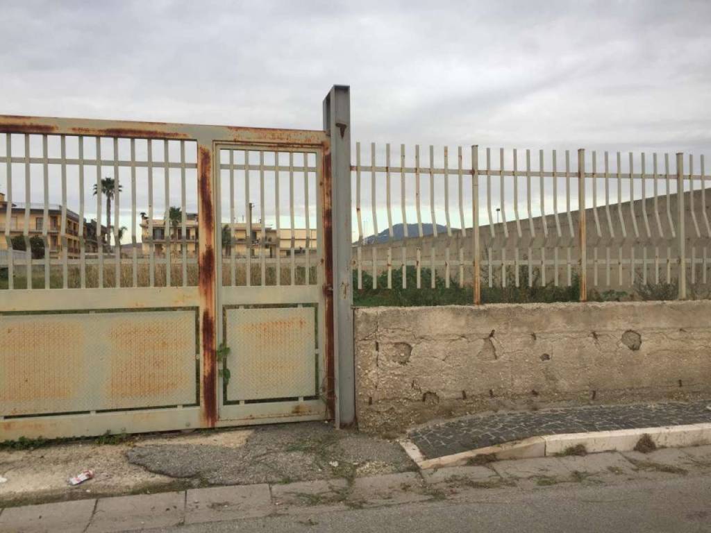 locale commerciale in affitto a Mariglianella
