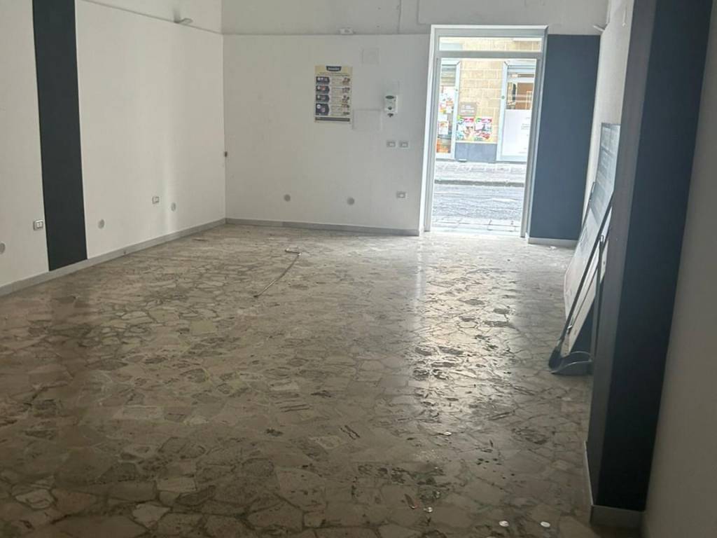 negozio in affitto a Marigliano