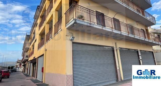 negozio in affitto a Marigliano