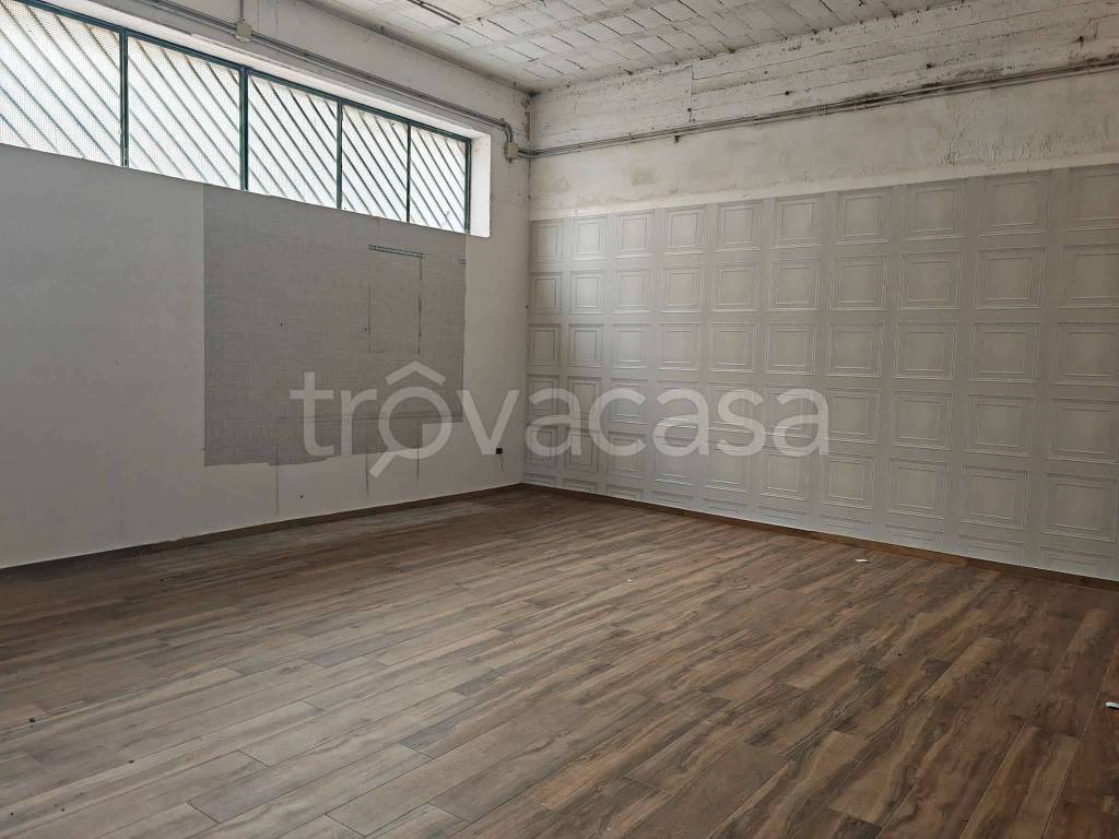 locale commerciale in affitto a Marigliano