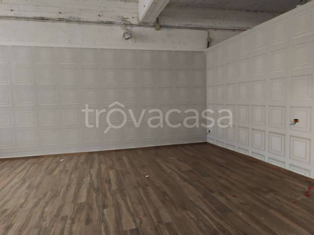 locale commerciale in affitto a Marigliano