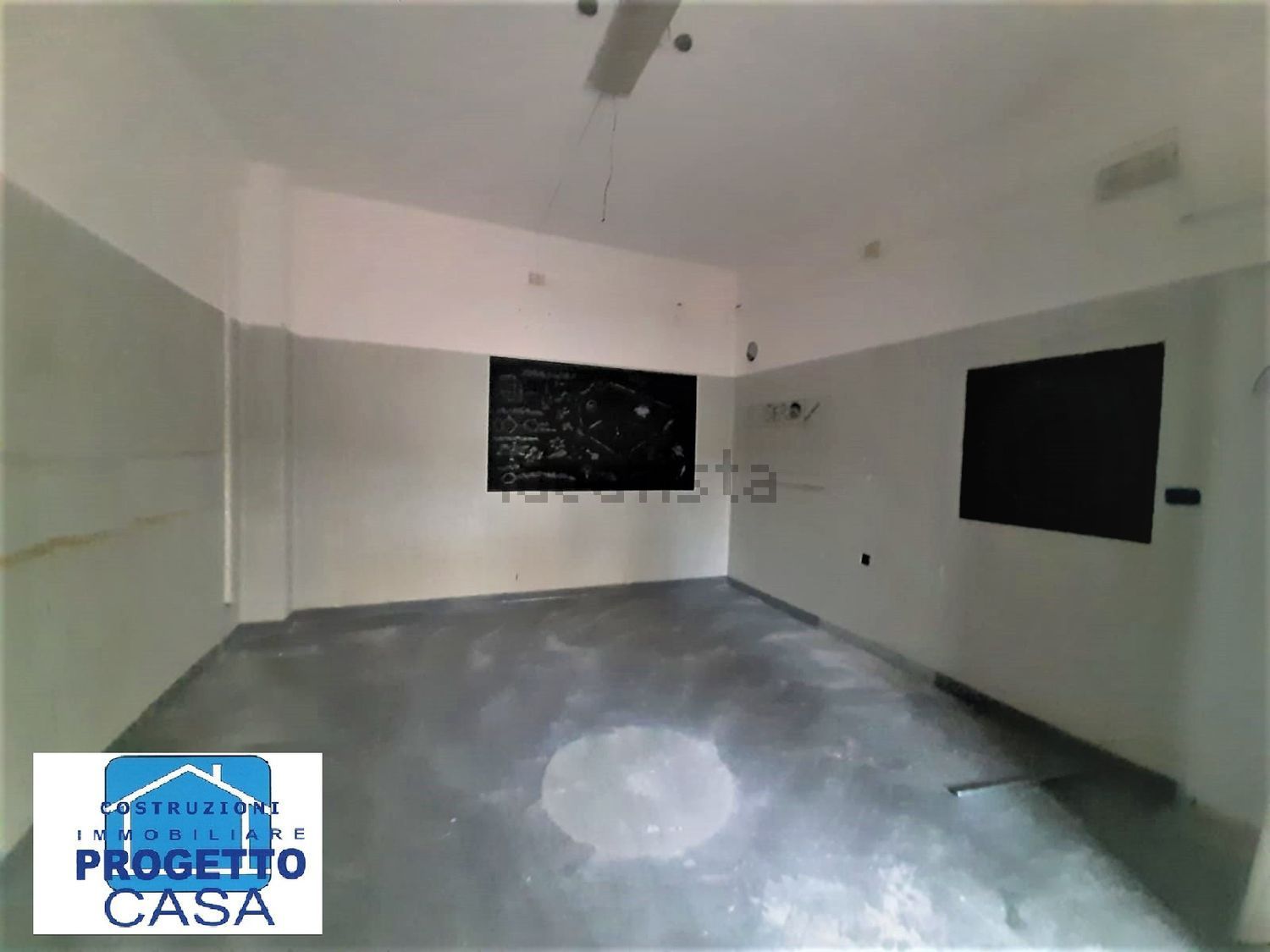 locale commerciale in affitto a Marigliano