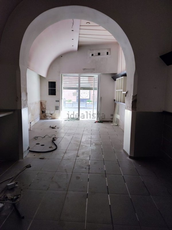 locale commerciale in affitto a Marigliano