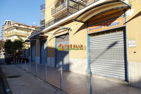 locale commerciale in affitto a Marigliano