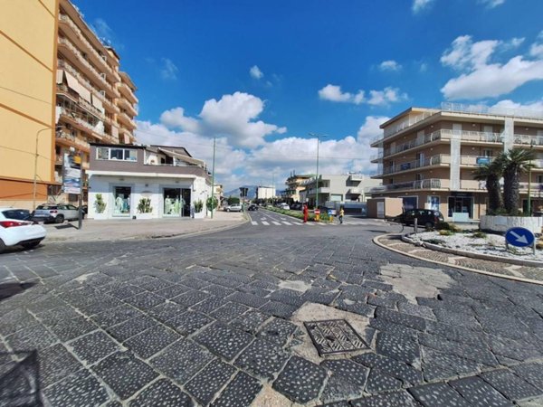 negozio in affitto a Marigliano