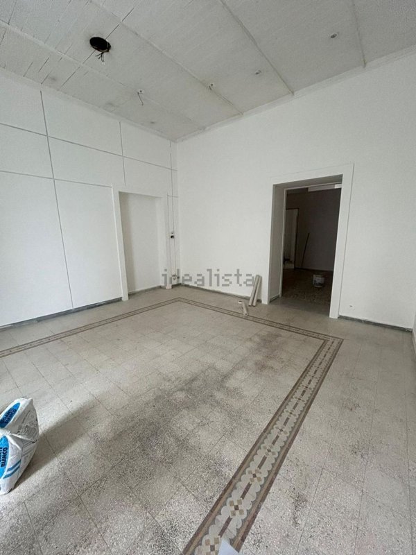 locale commerciale in affitto a Marigliano