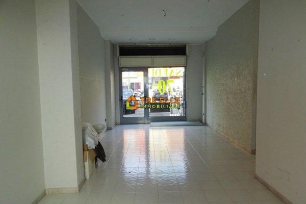 locale commerciale in affitto a Marigliano