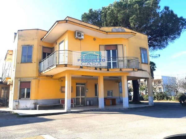 locale commerciale in affitto a Marigliano