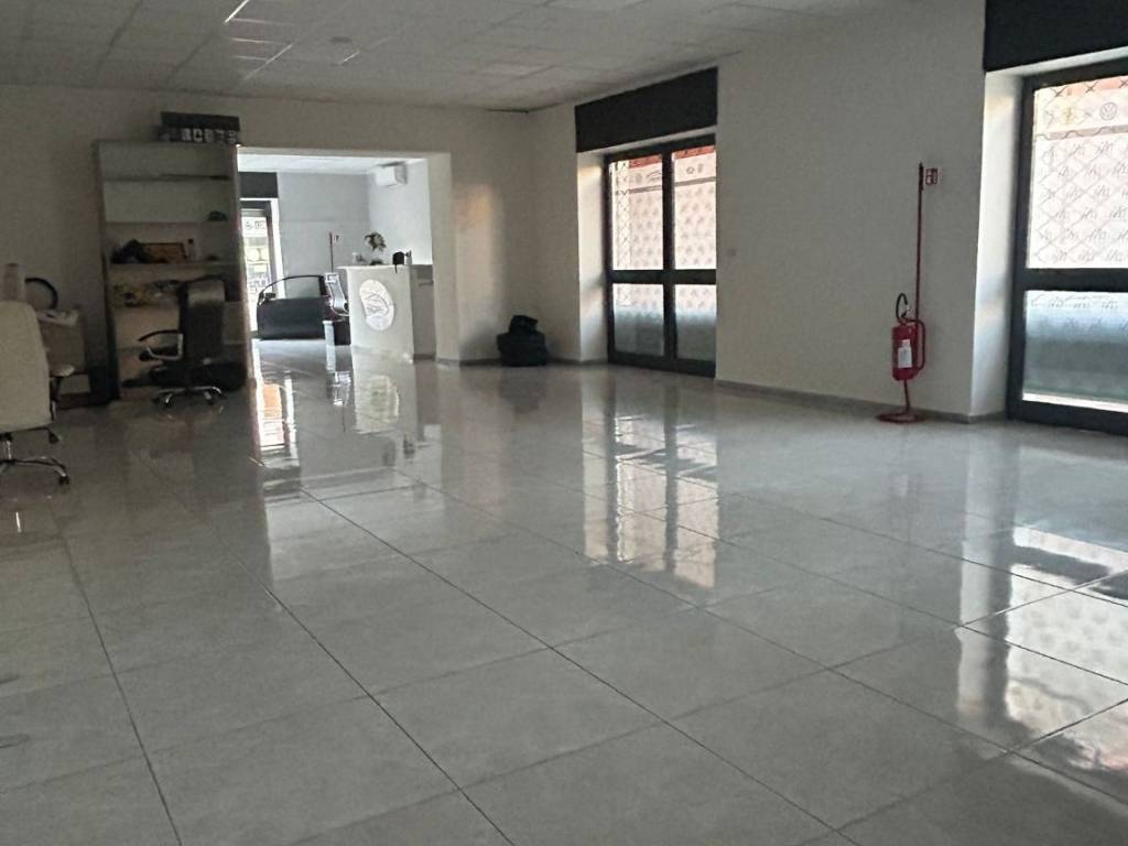 negozio in affitto a Marigliano