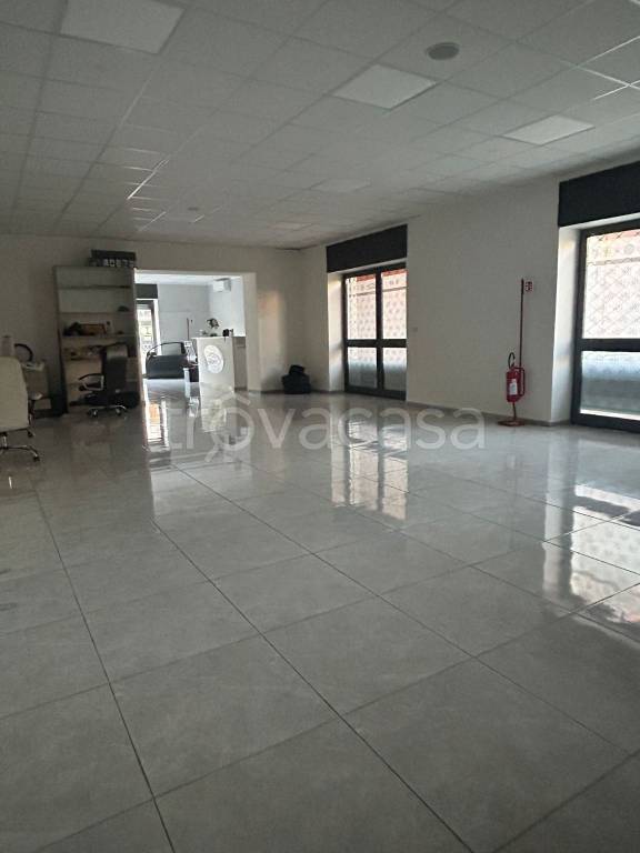 negozio in affitto a Marigliano