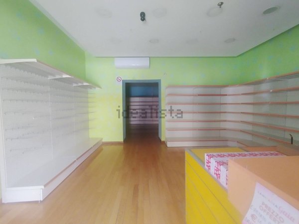 locale commerciale in affitto a Marigliano