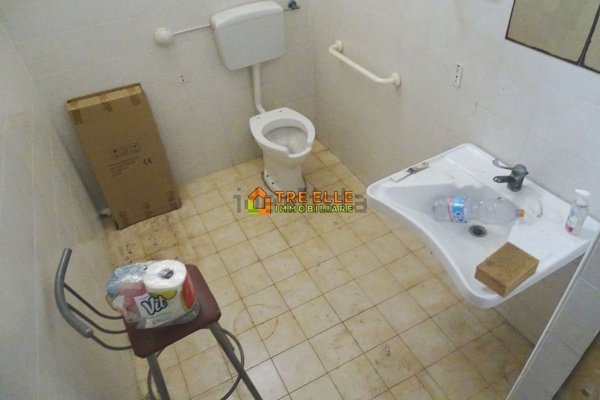 locale commerciale in affitto a Marigliano