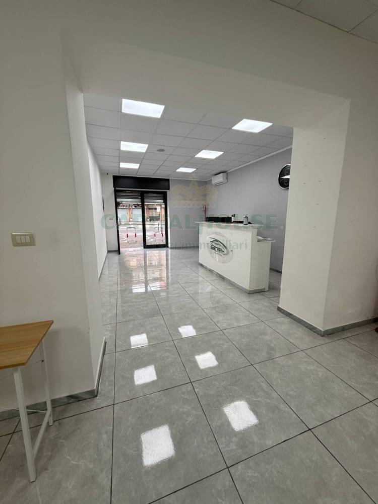 locale commerciale in affitto a Marigliano
