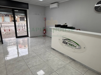 locale commerciale in affitto a Marigliano