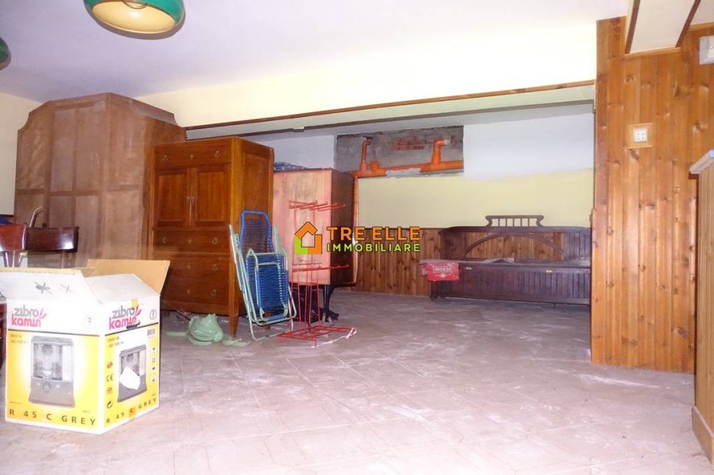 locale commerciale in affitto a Marigliano