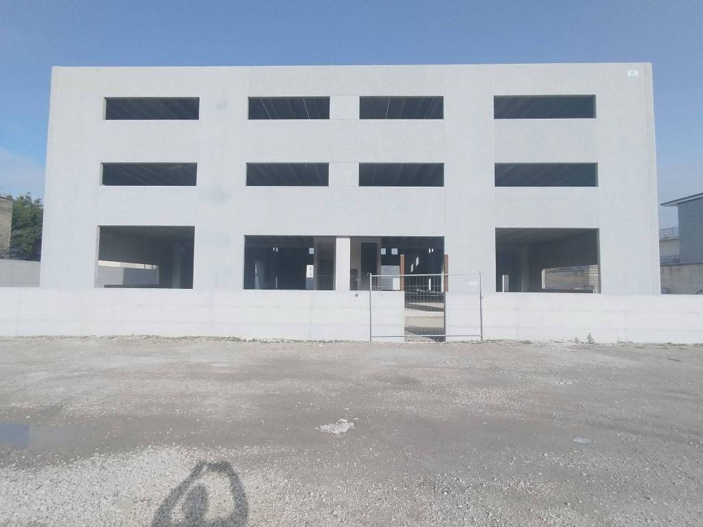 locale commerciale in affitto a Marigliano