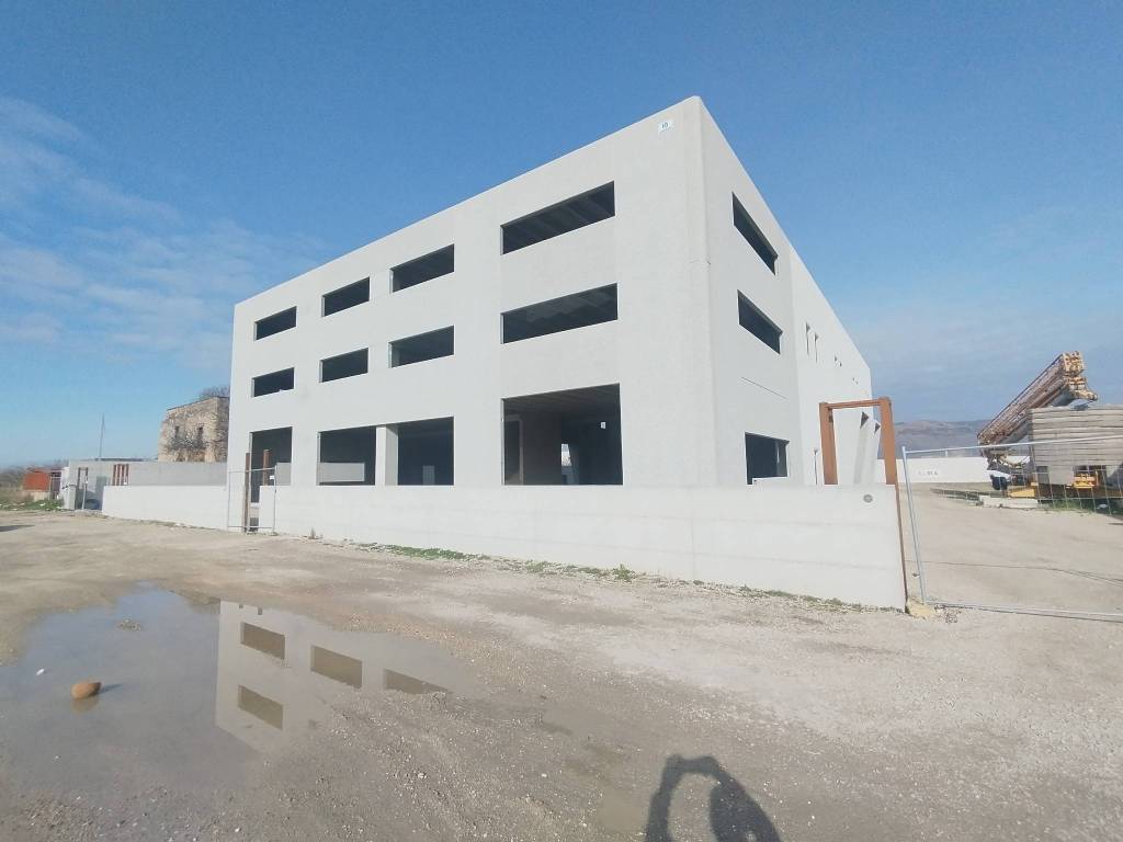 locale commerciale in affitto a Marigliano