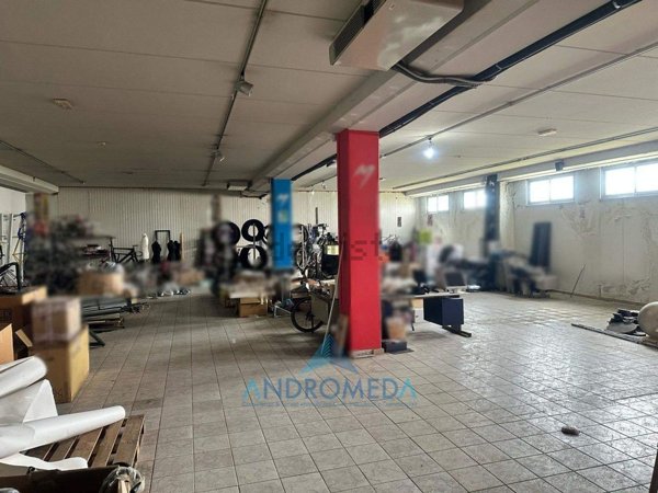 locale commerciale in affitto a Marigliano