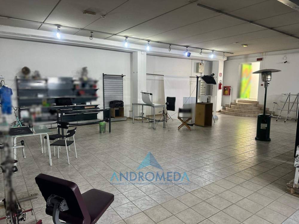 locale commerciale in affitto a Marigliano