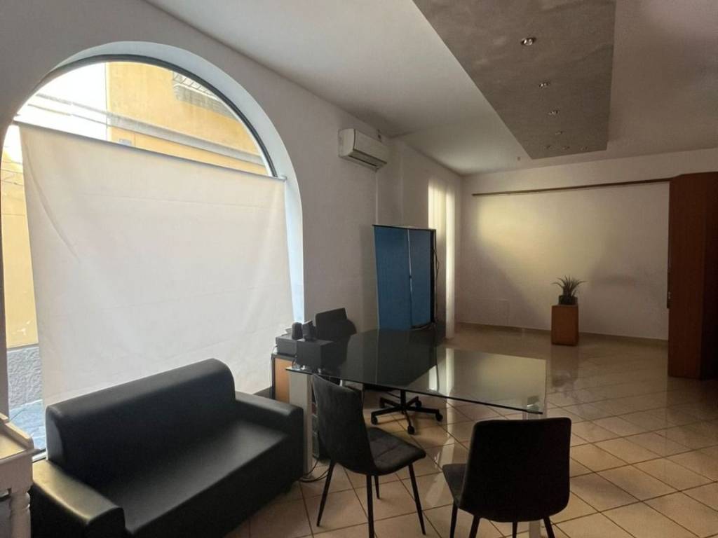 negozio in affitto a Marigliano