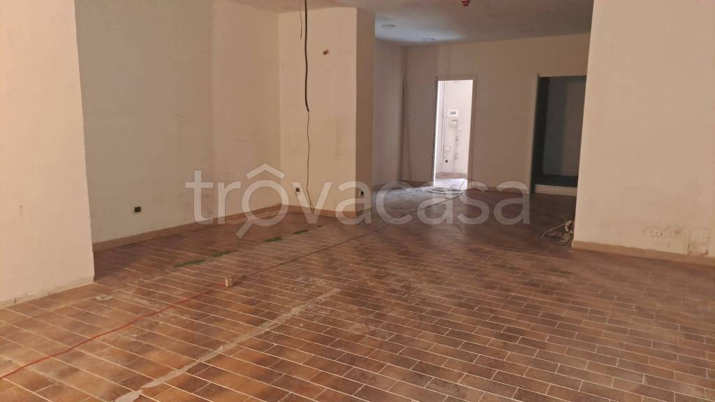 negozio in affitto a Marigliano in zona Lausdomini