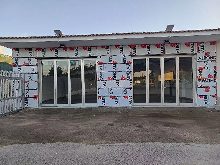 locale commerciale in affitto a Melito di Napoli