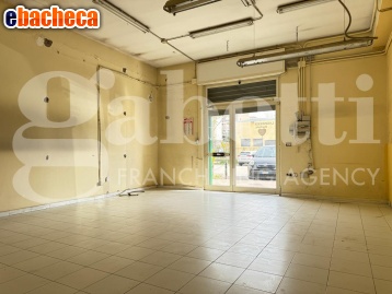 locale commerciale in affitto a Melito di Napoli
