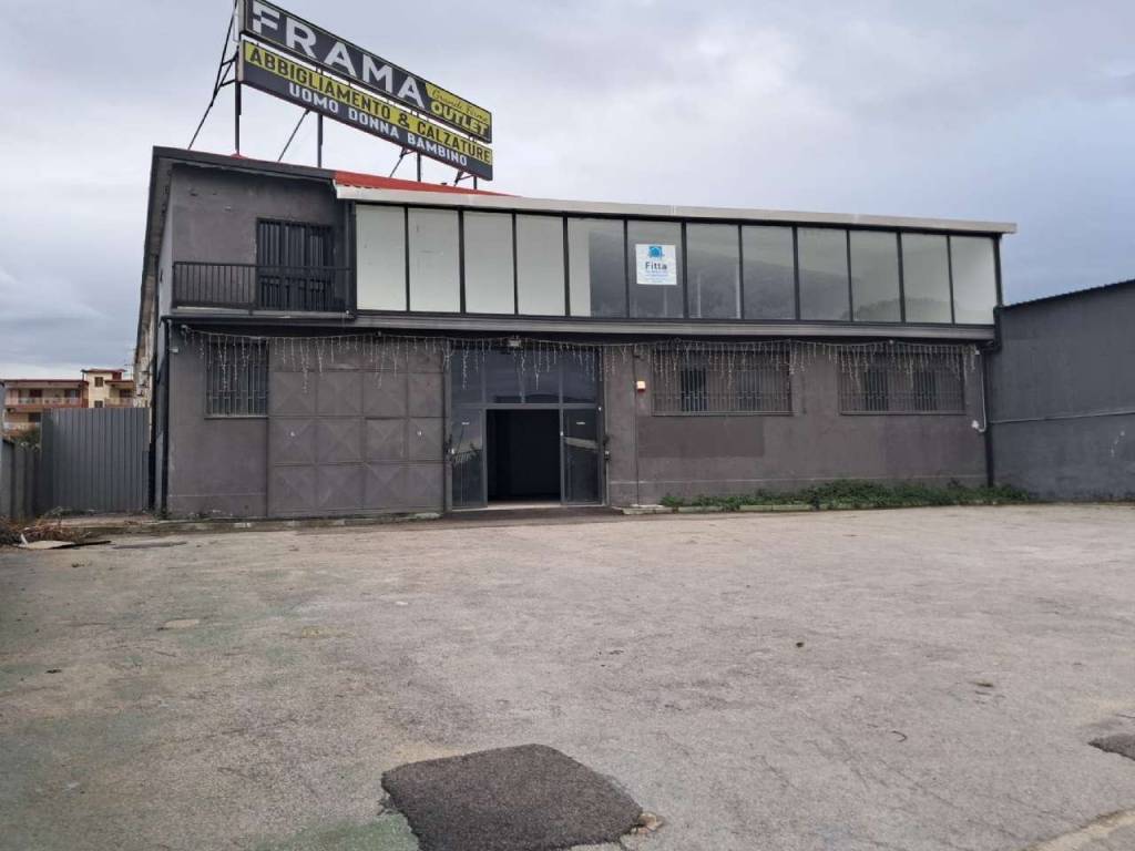 locale commerciale in affitto a Melito di Napoli