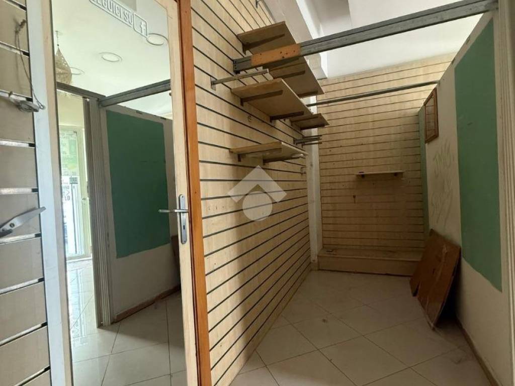 negozio in affitto a Melito di Napoli