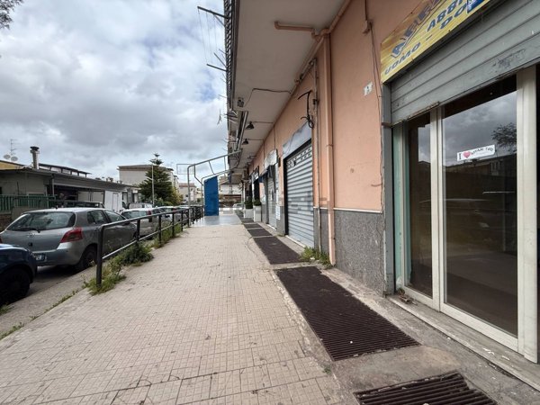 locale commerciale in affitto a Melito di Napoli
