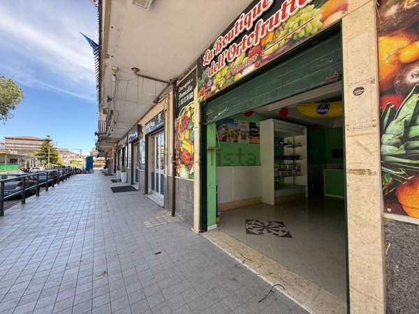 locale commerciale in affitto a Melito di Napoli