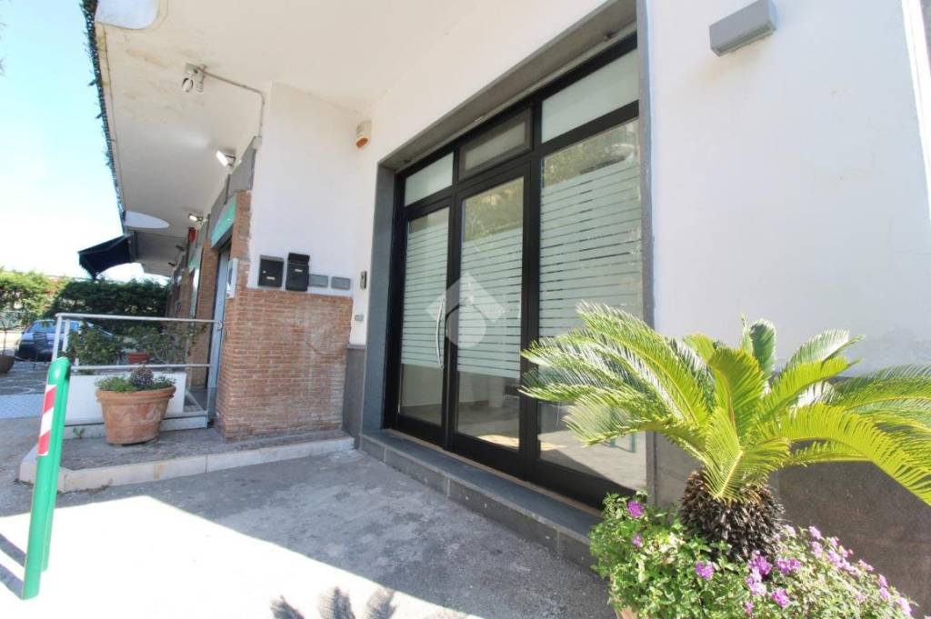 negozio in affitto a Melito di Napoli