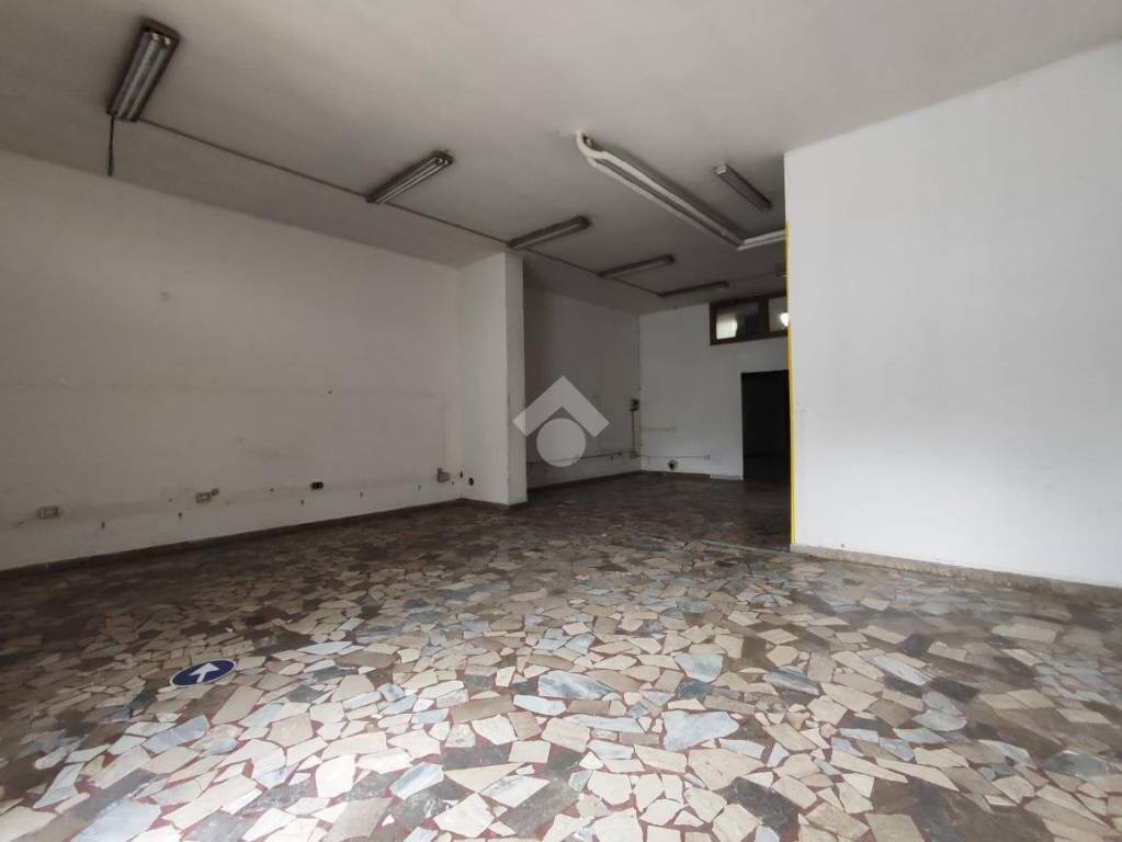 negozio in affitto a Melito di Napoli