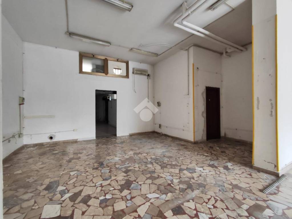 negozio in affitto a Melito di Napoli