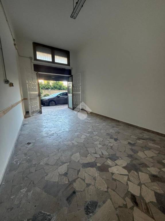 locale commerciale in affitto a Melito di Napoli