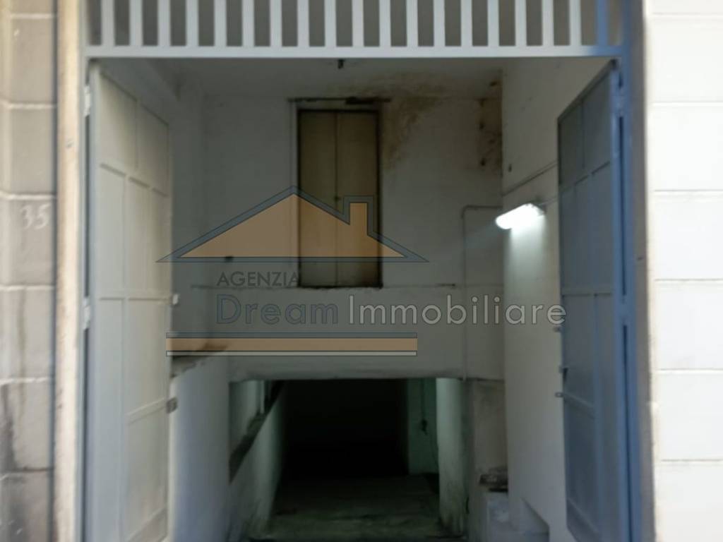 locale commerciale in affitto a Melito di Napoli