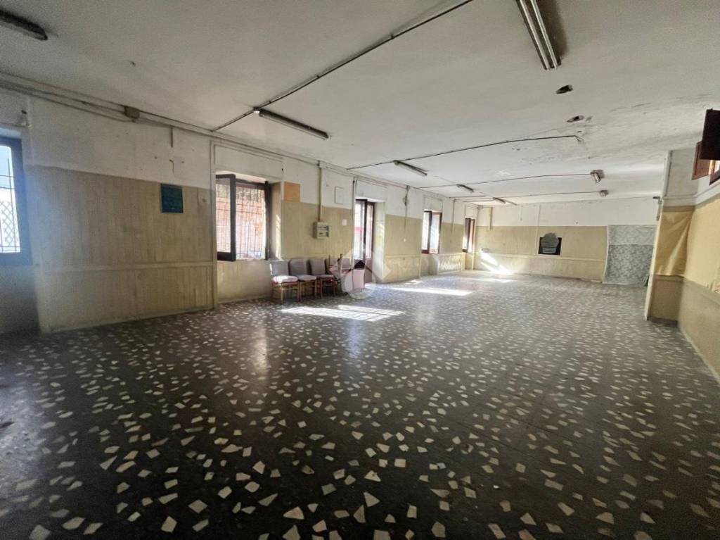 locale commerciale in affitto a Melito di Napoli