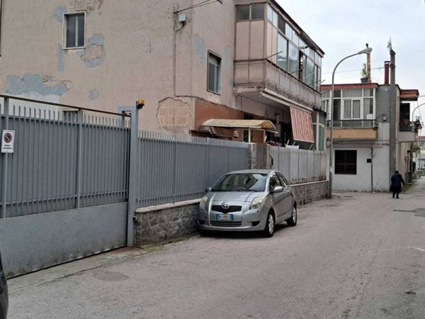 negozio in affitto a Melito di Napoli