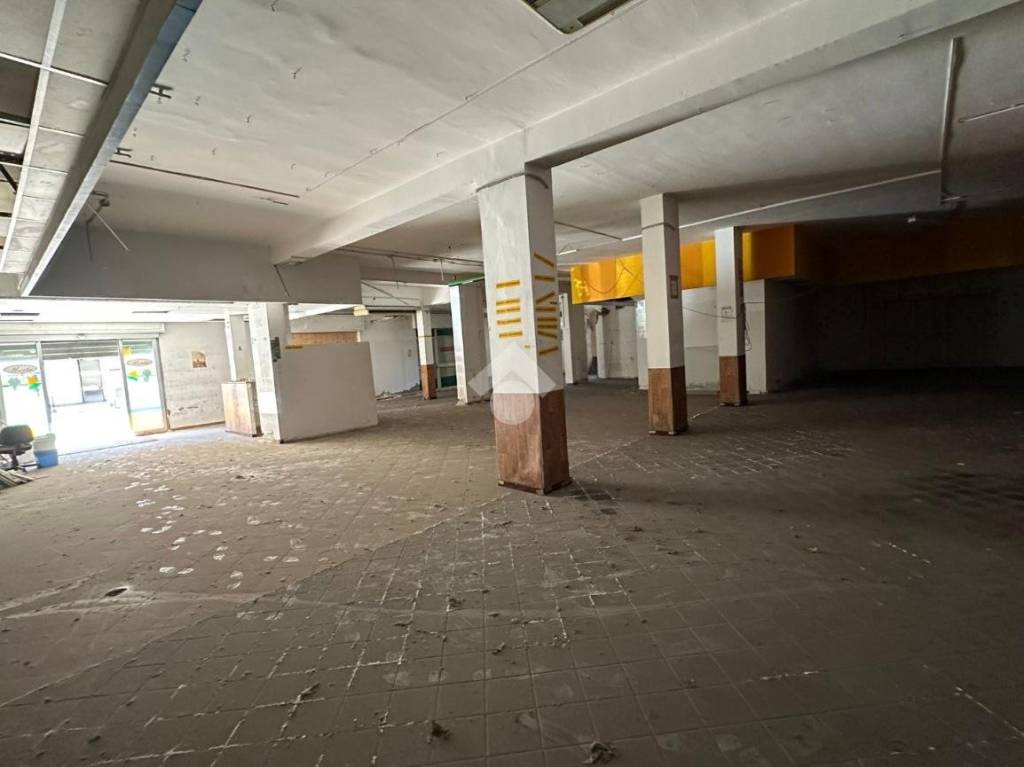 negozio in affitto a Melito di Napoli