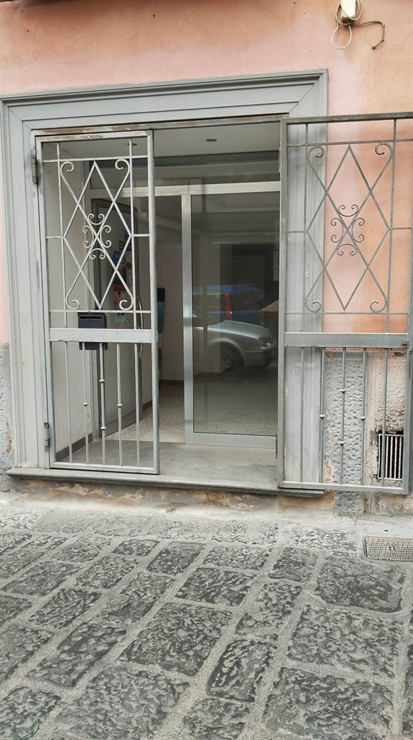 negozio in affitto a Meta