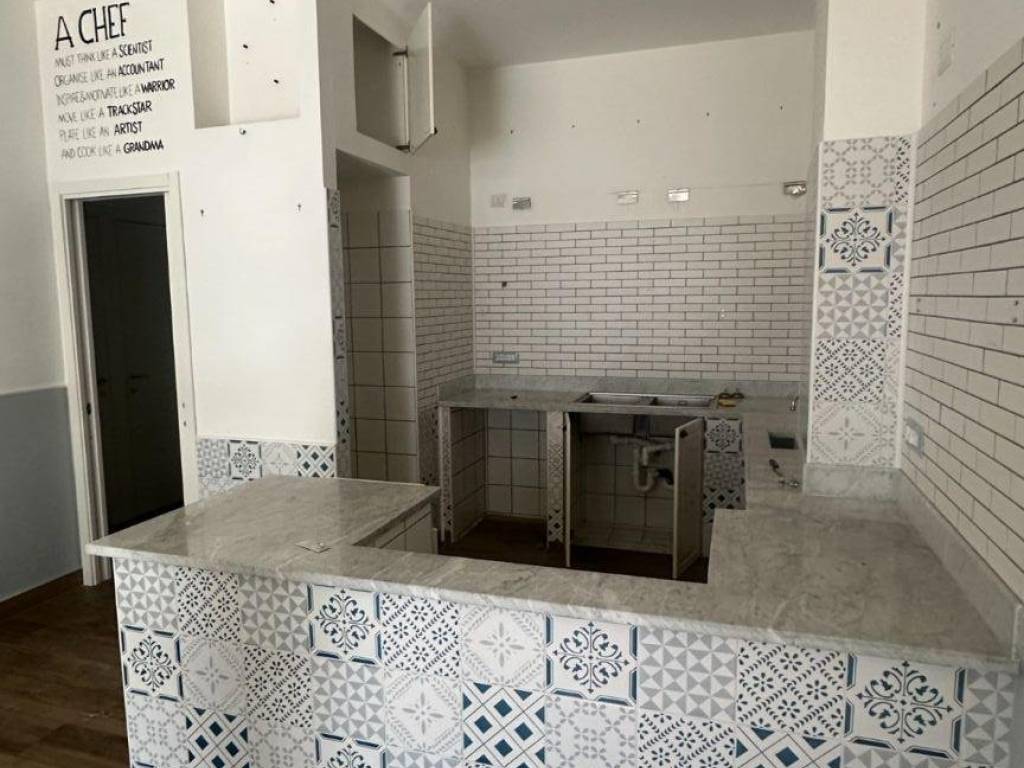 negozio in affitto a Meta