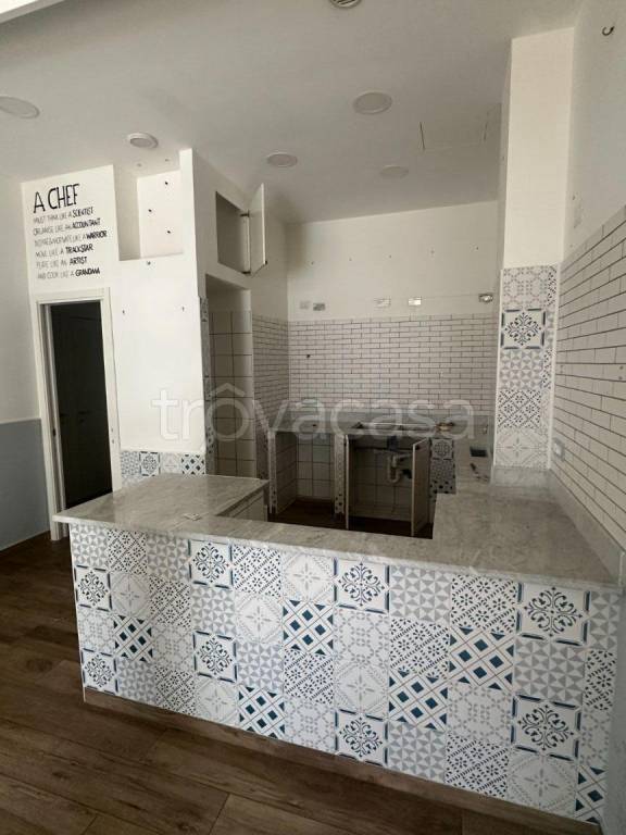 negozio in affitto a Meta