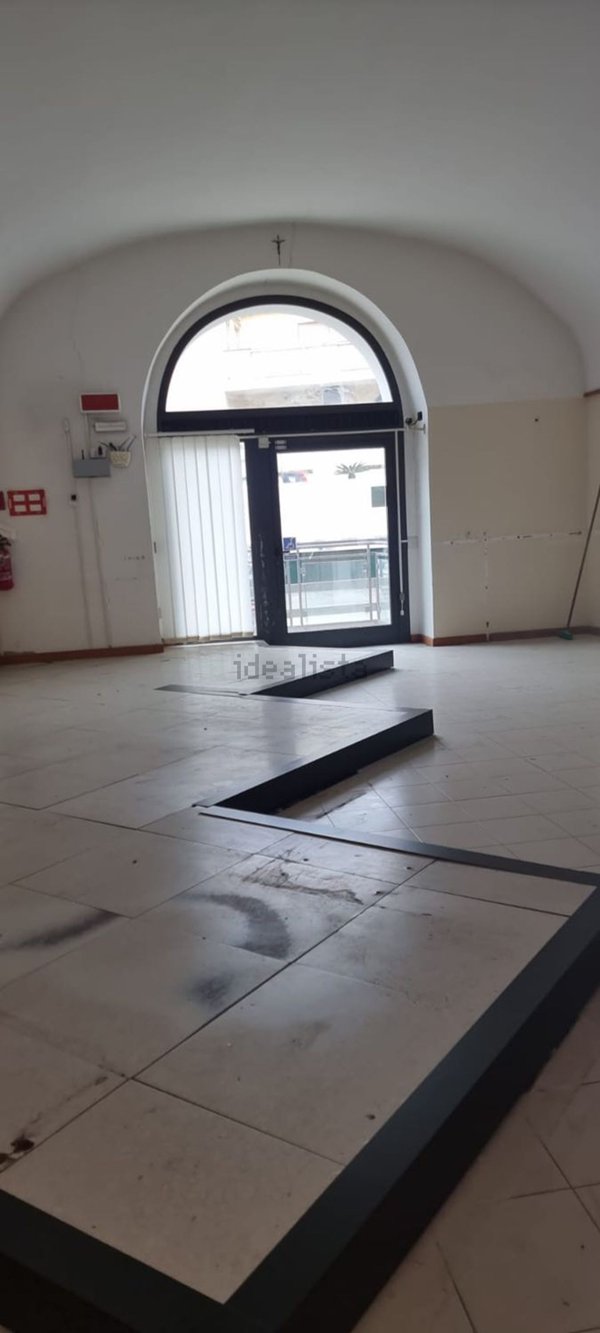 locale commerciale in affitto a Monte di Procida