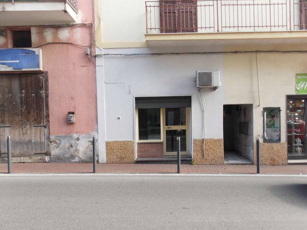 negozio in affitto a Monte di Procida