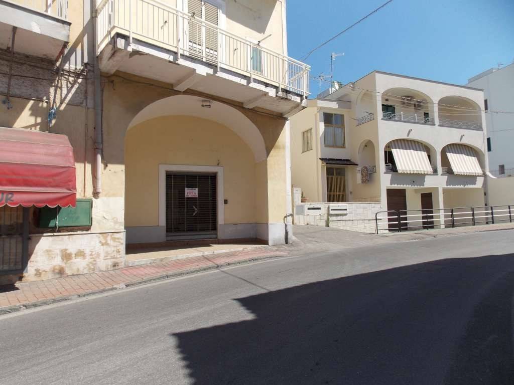 negozio in affitto a Monte di Procida