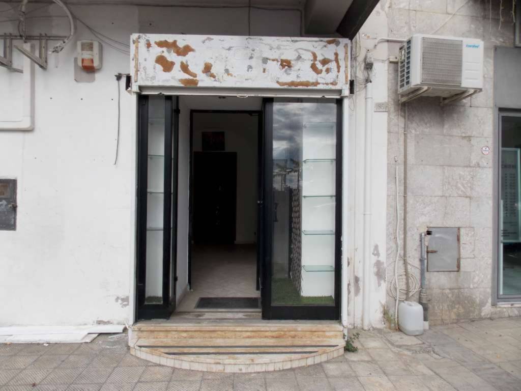 negozio in affitto a Monte di Procida
