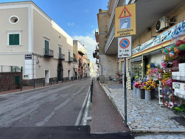 negozio in affitto a Monte di Procida