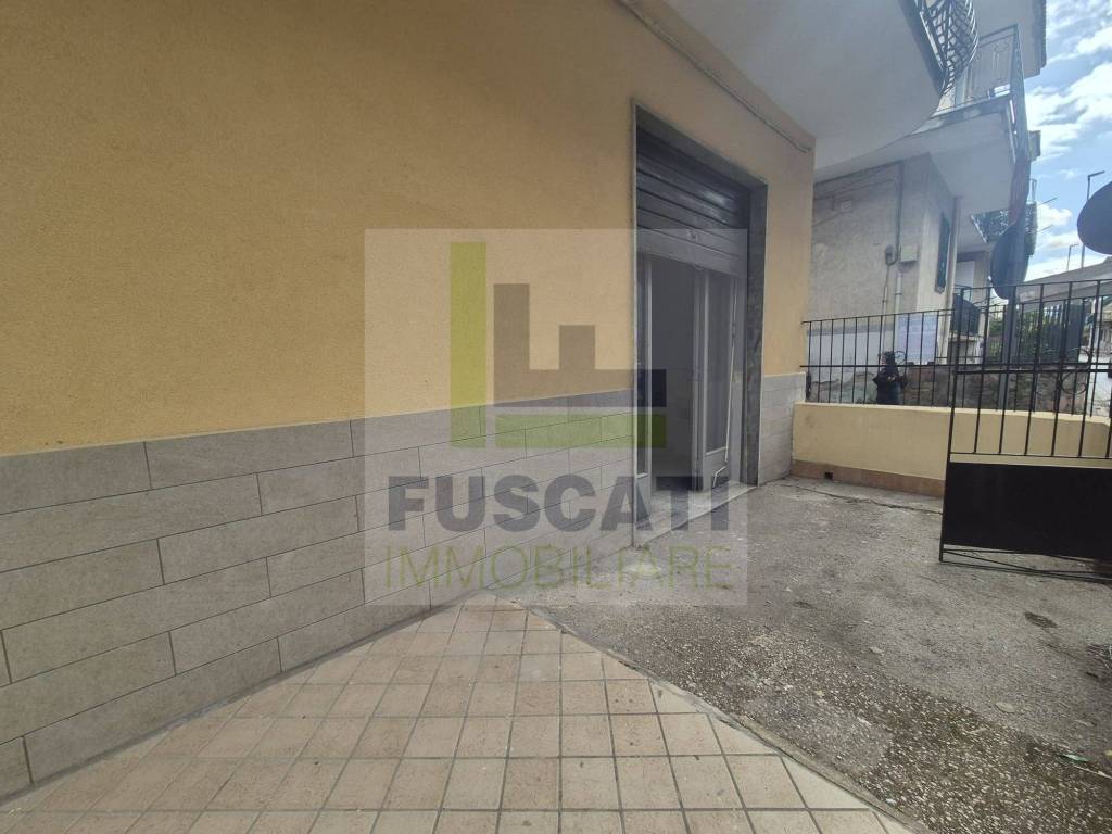negozio in affitto a Mugnano di Napoli